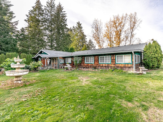 ranch-style house featuring a front yard