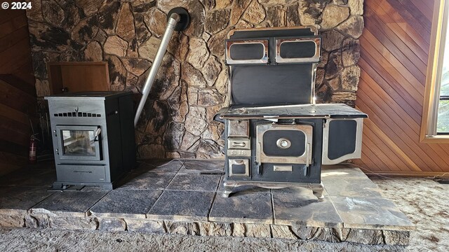 1176 SE 4th Ave, Mill City, OR 97360 - detailed view of a wood stove and a fire extinguisher