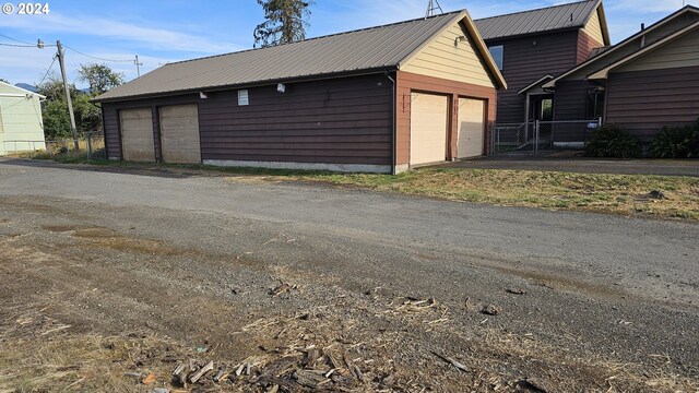 1176 SE 4th Ave, Mill City, OR 97360 - view of detached garage