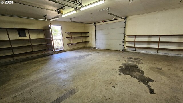 1176 SE 4th Ave, Mill City, OR 97360 - view of garage