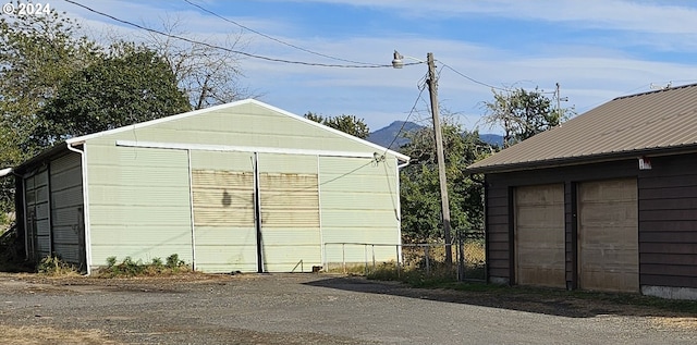 1176 SE 4th Ave, Mill City, OR 97360 - view of garage