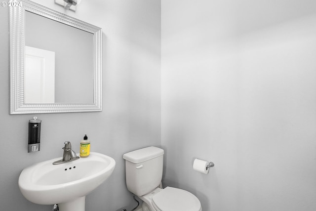 bathroom featuring sink and toilet