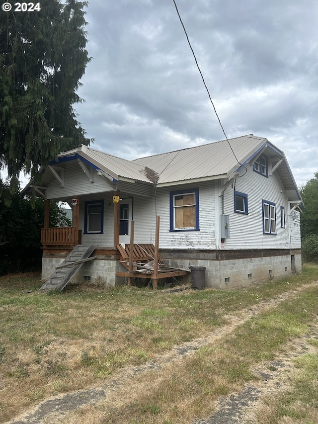 view of front of home with a front yard and a porch