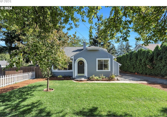 view of front of property with a front lawn