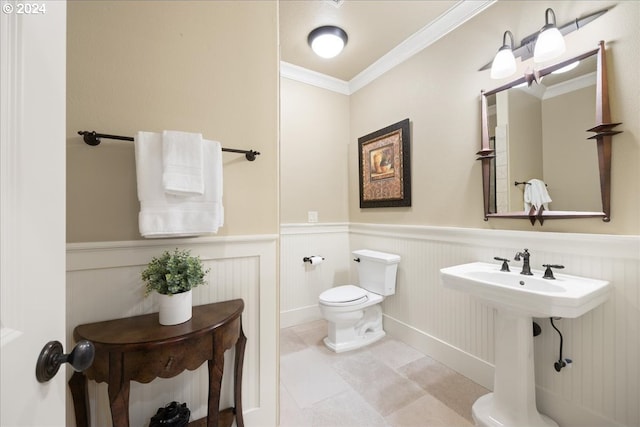 bathroom with wainscoting, toilet, and crown molding