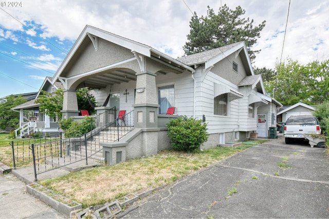 view of front of house featuring a porch