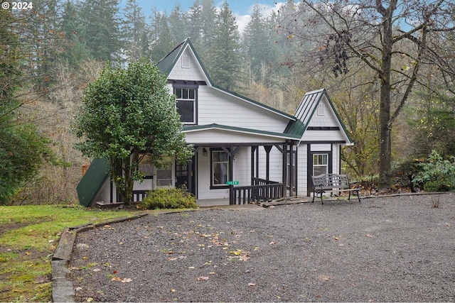 view of front of property featuring a porch