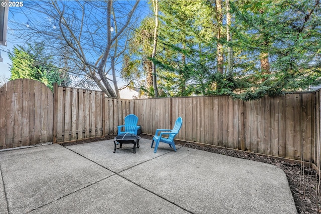 view of patio featuring an outdoor fire pit