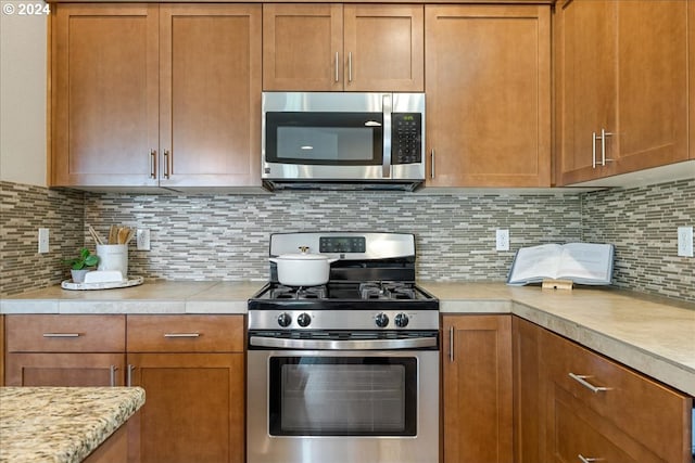 kitchen featuring tasteful backsplash and appliances with stainless steel finishes