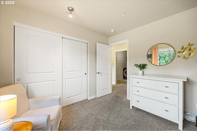 sitting room with carpet and a textured ceiling