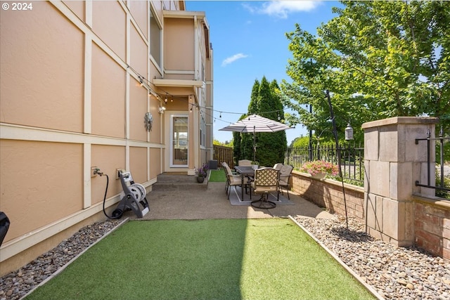 view of yard with a patio area