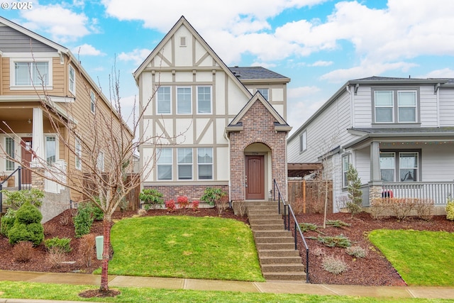 view of front of house featuring a front yard