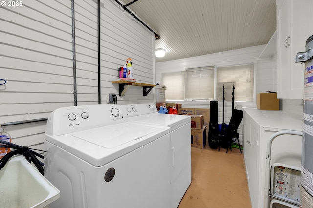 laundry room with washing machine and dryer