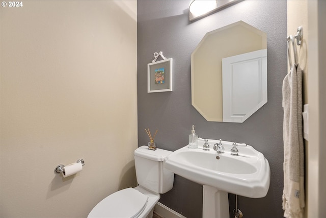 bathroom featuring toilet and sink