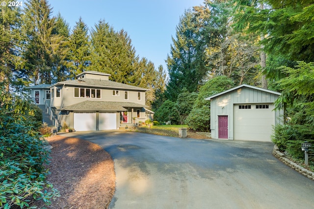 view of front of house featuring a garage