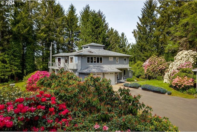 view of front of house with a garage