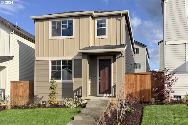 view of front of home featuring a front lawn