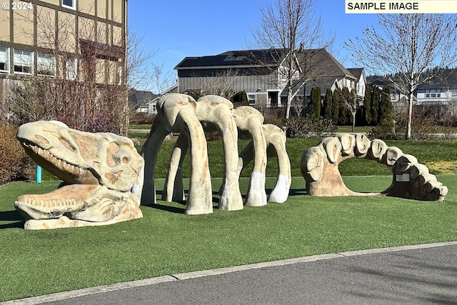 community / neighborhood sign featuring a yard