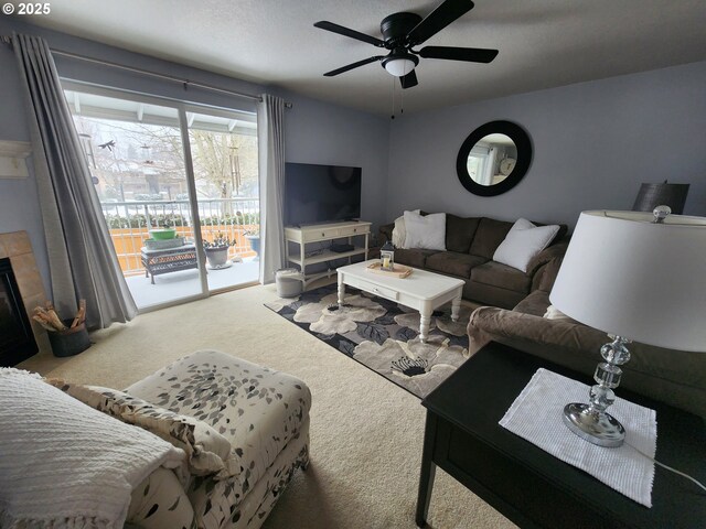 carpeted living room featuring ceiling fan