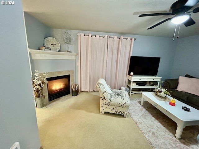 carpeted living room featuring ceiling fan