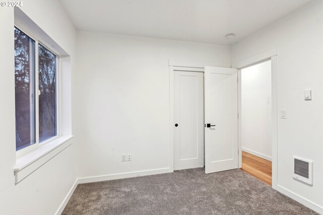 unfurnished bedroom featuring carpet floors