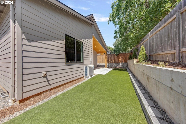 view of yard with a patio area