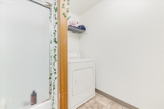 clothes washing area with washer / clothes dryer