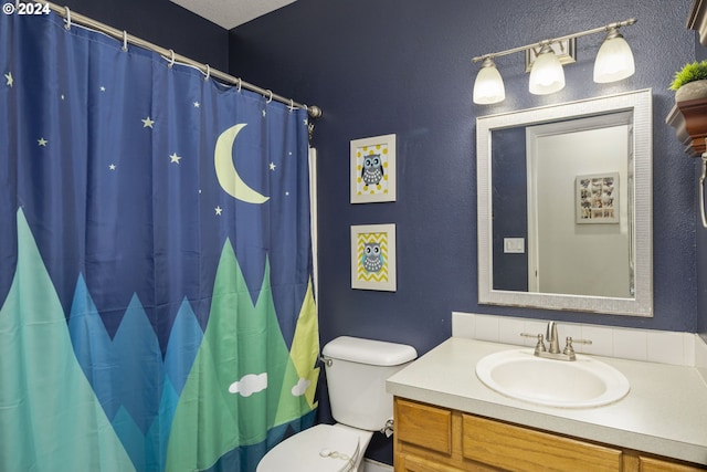 bathroom with a shower with curtain, vanity, and toilet