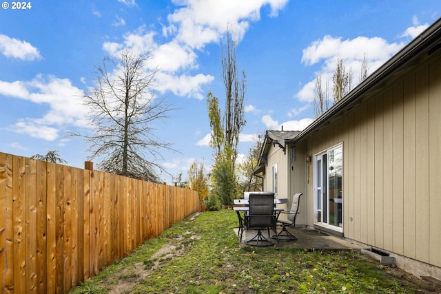 view of yard with a patio