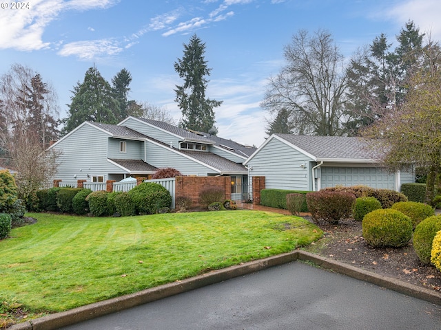 view of front of house featuring a front yard