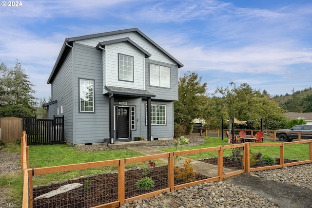 view of front facade with a front yard