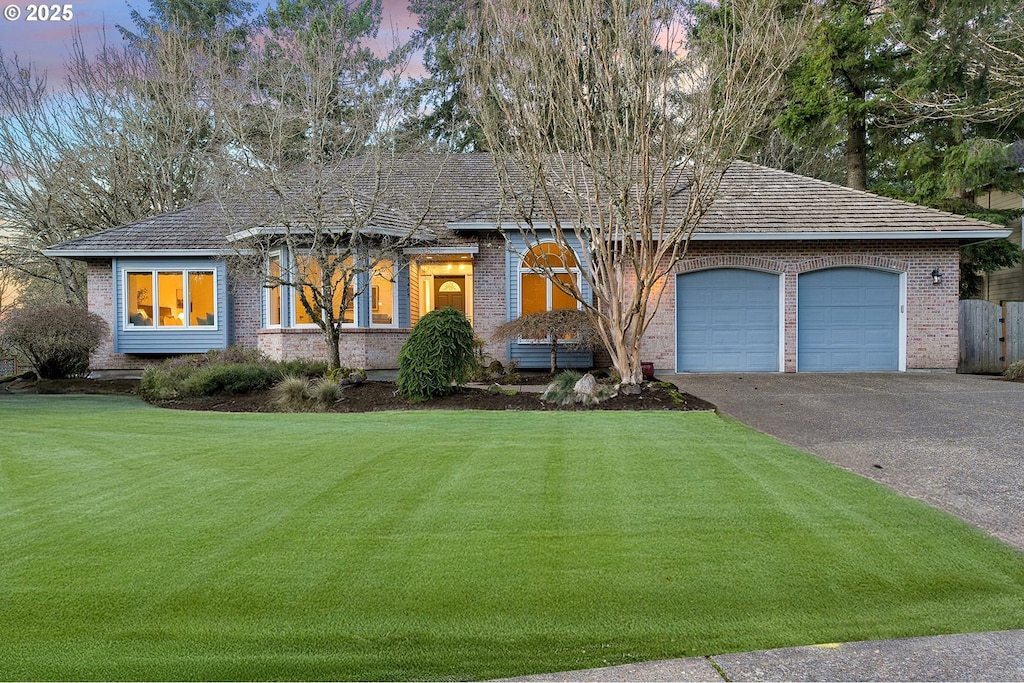 view of front of house featuring a yard and a garage