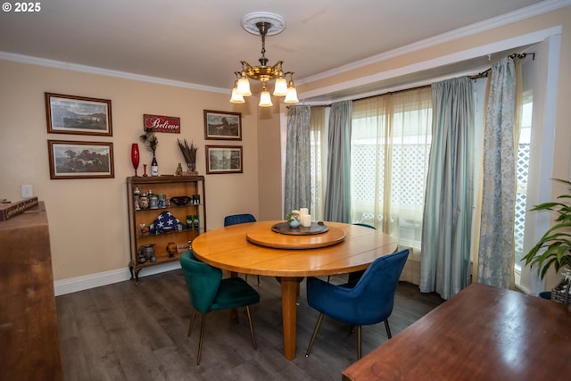 dining room featuring crown molding, dark hardwood / wood-style flooring, and an inviting chandelier