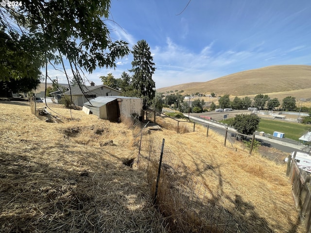 view of yard featuring a mountain view and a rural view