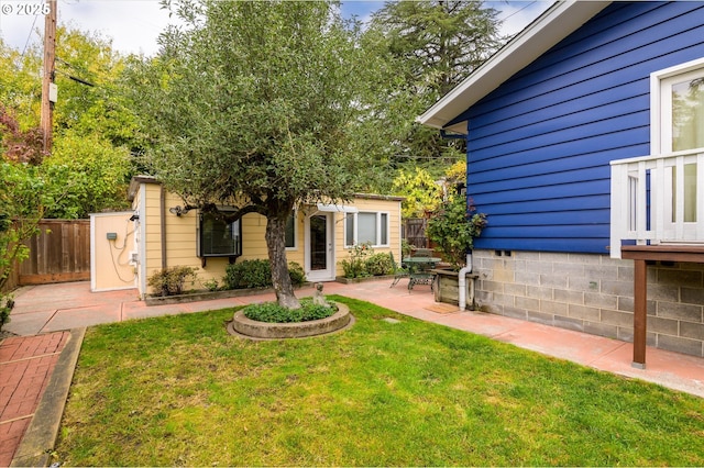 view of yard with a patio area