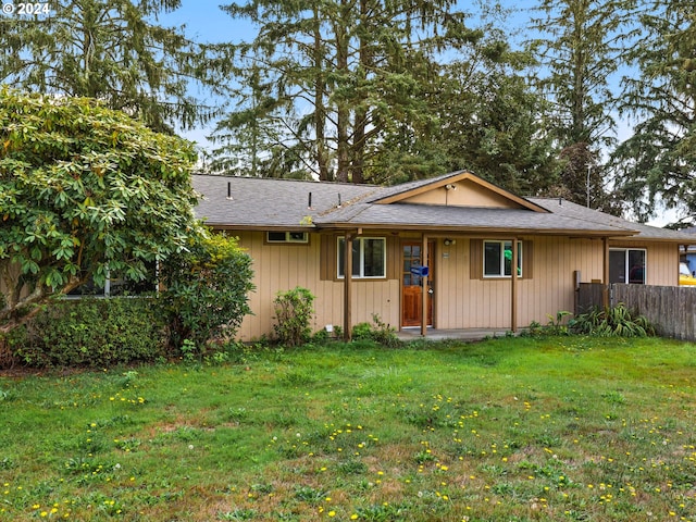 single story home with a front yard