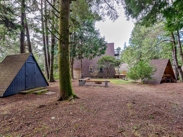 view of yard featuring central AC unit and a storage shed