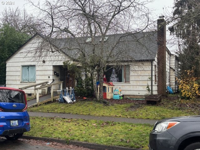 bungalow-style house with a front lawn