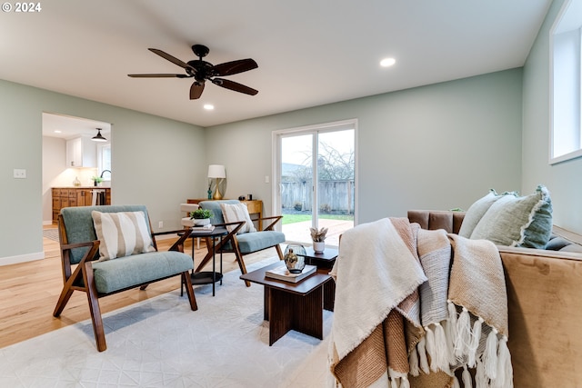 living room with recessed lighting, baseboards, light wood-type flooring, and ceiling fan