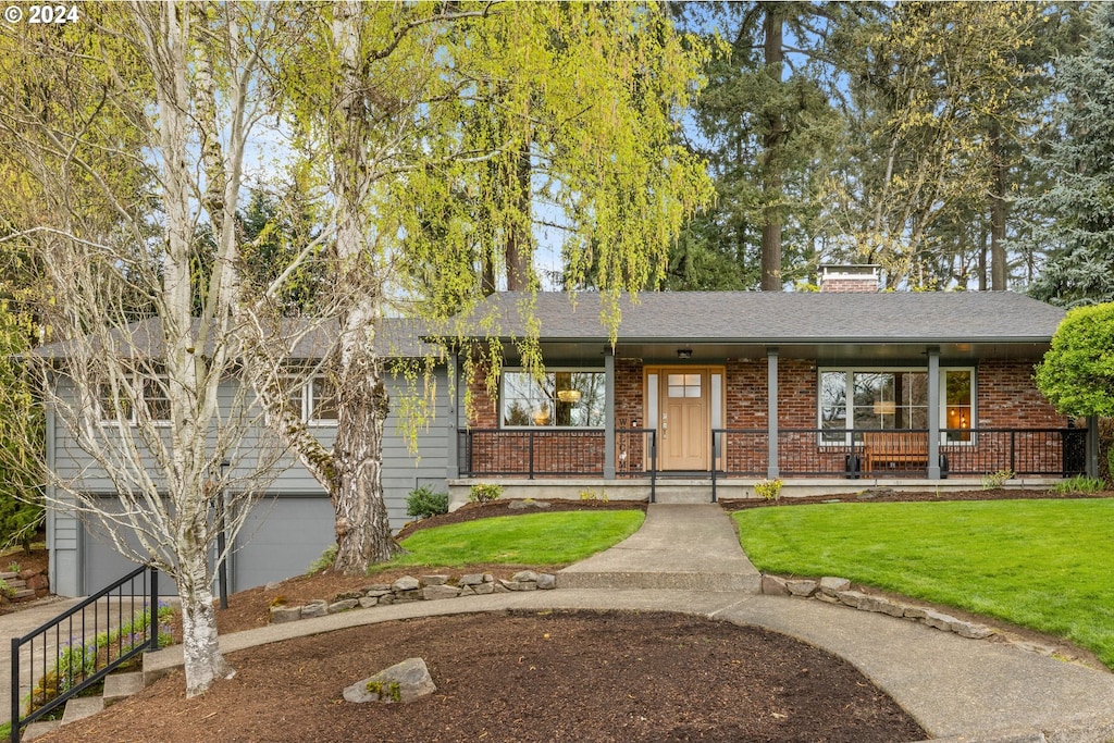 ranch-style house featuring a front lawn and a porch