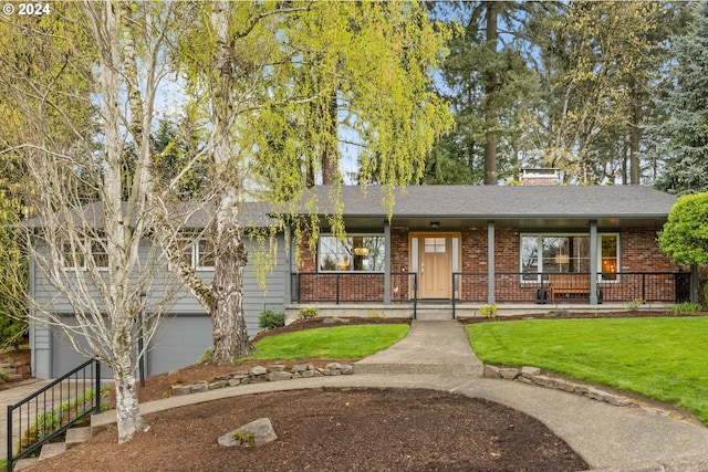 ranch-style house featuring a front lawn and a porch