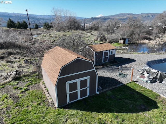 bird's eye view with a mountain view