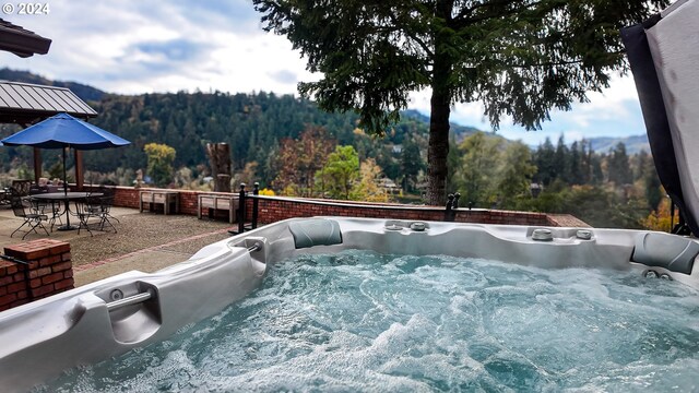 1081 Umpqua College Rd, Roseburg, OR 97470 - exterior view of a forest and a hot tub