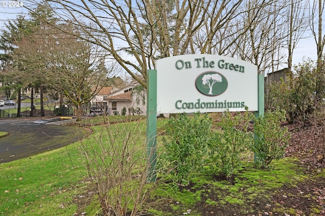 view of community / neighborhood sign