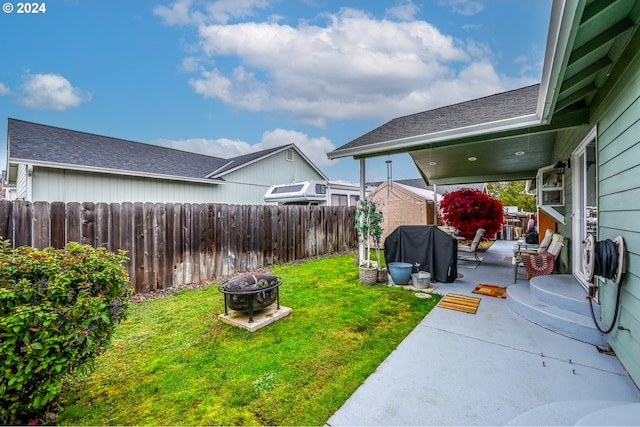 view of yard featuring a patio area