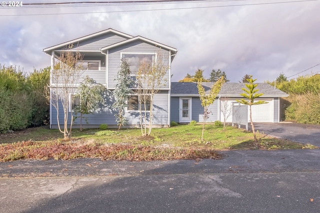 view of front of house with a front lawn and a garage