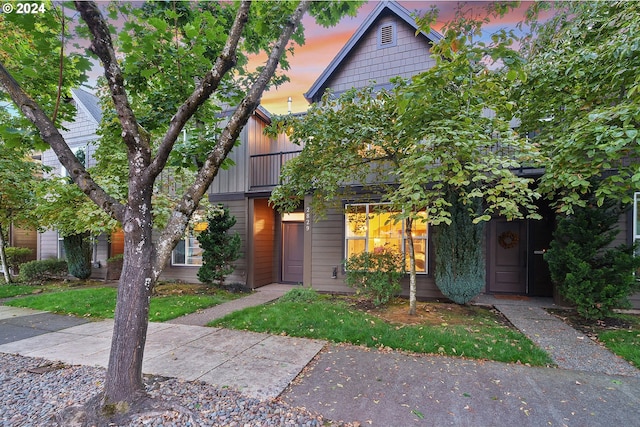 view of front of home with a lawn