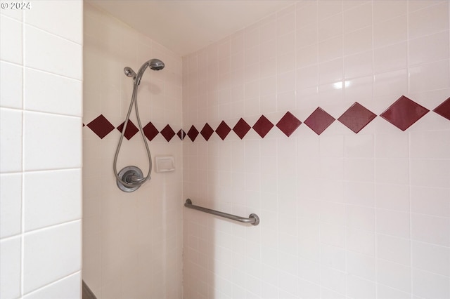 94213 Kerber Dr, Langlois, OR 97450 - full bath with a tile shower