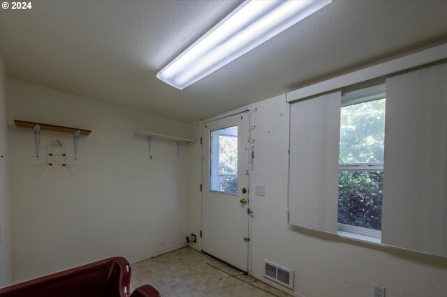 94213 Kerber Dr, Langlois, OR 97450 - entryway with light flooring