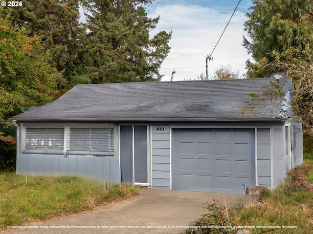 94213 Kerber Dr, Langlois, OR 97450 - garage featuring driveway